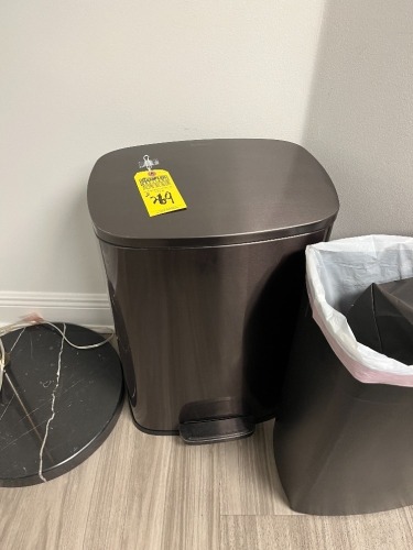 ASSORTED GARBAGE CANS