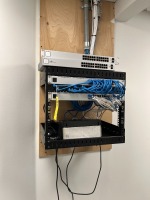 ASSORTED - 4- SWITCHES / 1- UPS / 1- SERVER WALL RACK