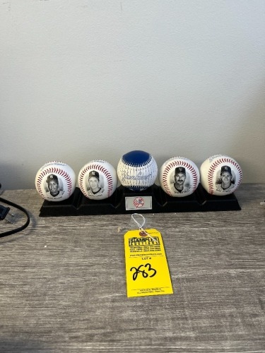 LOT - 5 COMMEMORATIVE NY YANKEES BASEBALLS WITH STAND