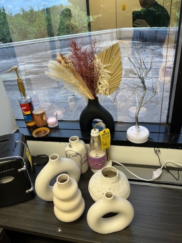 ASSORTED DECOR