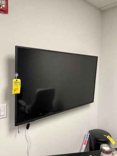 INSIGNIA TELEVISION WITH WALL MOUNT & REMOTE - 50''