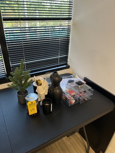 ASSORTED DECOR