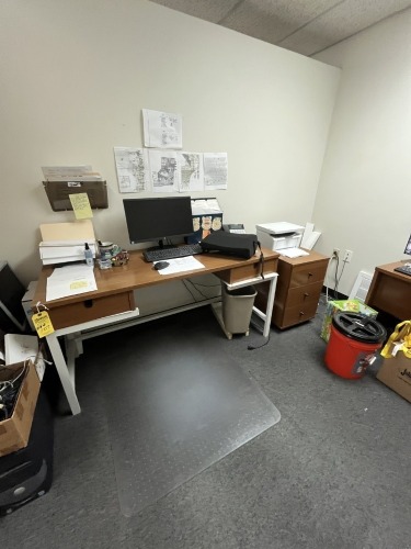 ASSORTED PIECES - 1- DESK WITH 2 DRAWERS / 1- CABINET WITH 3 DRAWERS / 2- TABLES