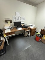 ASSORTED PIECES - 1- DESK WITH 2 DRAWERS / 1- CABINET WITH 3 DRAWERS / 2- TABLES