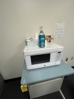 GE WHITE MICROWAVE
