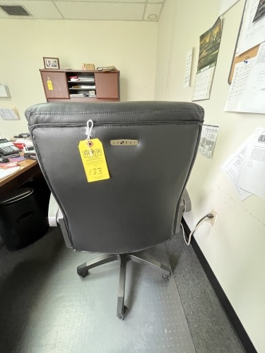 LA-Z-BOY BLACK LEATHER ROLLING OFFICE CHAIR