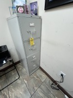 METAL FILE CABINET WITH 4 DRAWERS