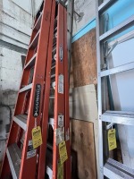 WERNER 10' FIBERGLASS LADDER