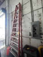 WERNER 10' FIBERGLASS STOCKER LADDER