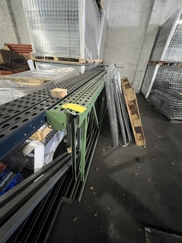 GREEN UPRIGHTS - 16'x42'' - 29 GAUGE (NEW)