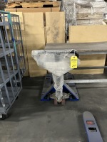 BLUE PALLET JACK (NEW)