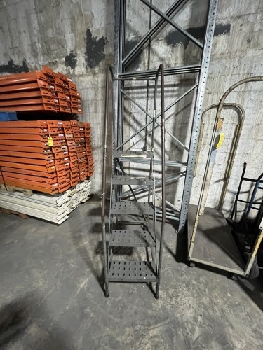 5-STEP ROLLING WAREHOUSE LADDER