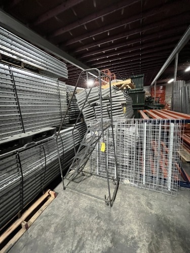 5-STEP ROLLING WAREHOUSE LADDER