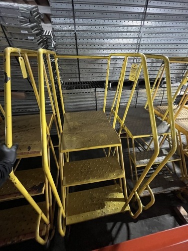 YELLOW 3-STEP ROLLING PLATFORM LADDER