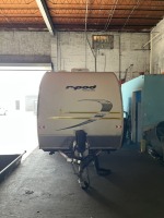 2011 FOREST RIVER R-POD 174 TRAVEL TRAILER - HOOD RIVER EDITION - VIN #4X4TRP714B2004144 - 18' LONG - MICROWAVE / REFRIGERATOR / 2-BURNER STOVE / SINK / TOILET-SHOWER COMBO / BED / TELEVISION / TABLE / EXTRA BED / AIR CONDITIONING / OFF-ROAD TIRES ***ADDI