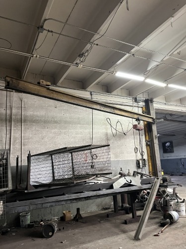 MILWAUKEE HD ELECTRIC HOIST ON I BEAM CANTILEVER BOLTED TO FLOOR