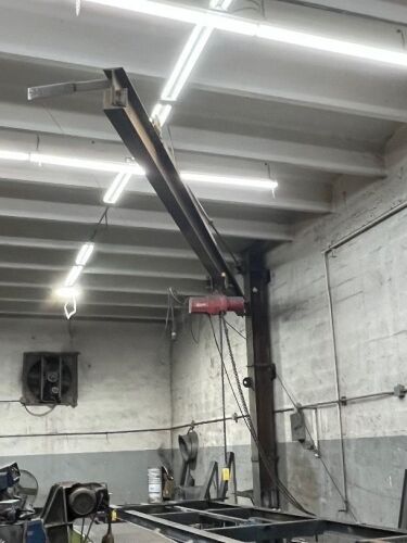 MILWAUKEE HD ELECTRIC HOIST ON I BEAM CANTILEVER BOLTED TO FLOOR