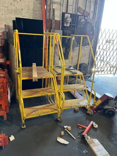 3-STEP ROLLING LADDERS