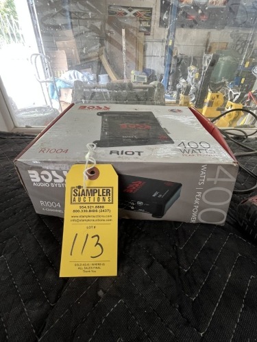 BOSS AUDIO SYSTEM AMP - 4-CHANNEL / 400 WATT (NEW IN BOX)