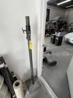 TELESCOPING SUPPORT STAND