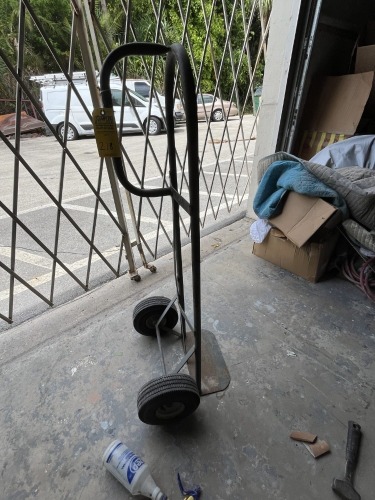 HAND TRUCK