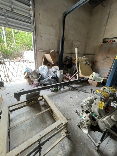 LARGE HYDRAULIC TOOL ON WHEELS