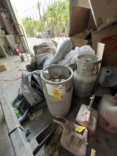 FORKLIFT PROPANE TANKS