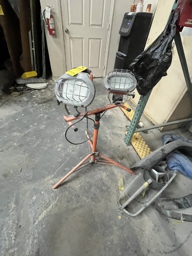 HDX 2-LAMP SHOP LIGHT ON STAND