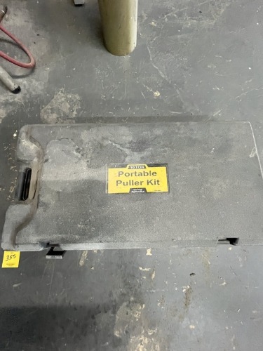 CENTRAL HYDRAULICS PORTABLE PULLER KIT IN CASE - 10 TON