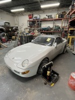 1992 PORSCHE 968 - VIN #WP0CA2962NW840189 - WHITE EXTERIOR / BLUE INTERIOR - MANUAL TRANSMISSION - CONVERTIBLE - KEYS - 6,767 MILES ON ODOMETER