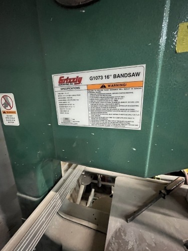 GRIZZLY G1073 16'' BAND SAW ON STAND WITH ROLLING BASE