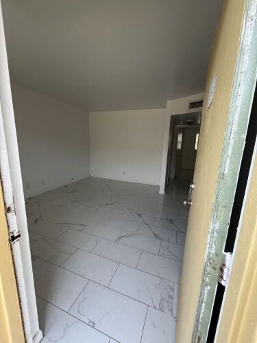 REAL ESTATE - 2/1 CONDO - THE COURTS AT OAKLAND PARK - 2 BEDROOM / 1 BATHROOM - 590 SQUARE FEET - BUILT 1979 - 2ND FLOOR UNIT - 1 PARKING SPOT - CERAMIC TILE FLOORING - REFRIGERATOR - DISHWASHER - ELECTRIC RANGE - LAUNDRY FACILITIES - PETS OK - GATED - MO