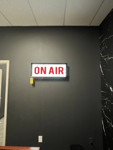 ON AIR LIGHT-UP SIGN