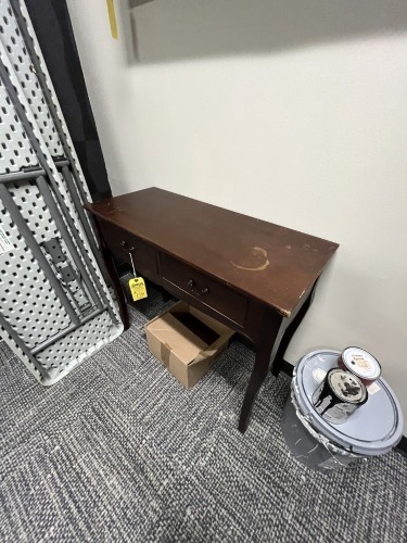 ASSORTED PIECES - 1- TABLE / 1- CABINET