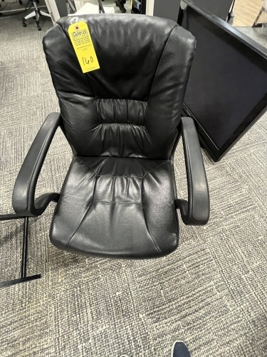 BLACK ROLLING OFFICE CHAIR