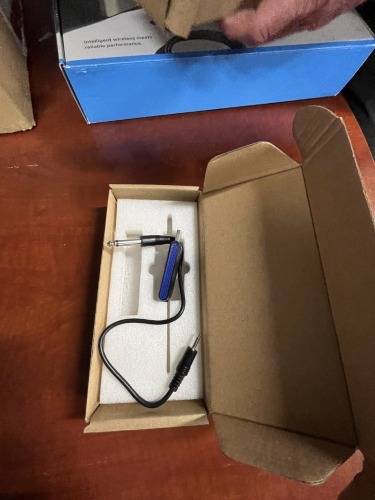 VOVOPRO COMMANDER-UR WIRELESS USB RECEIVER WITH 2 WIRELESS HANDHELD MICS