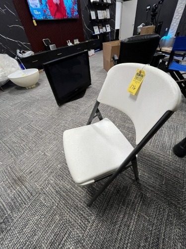 PLASTIC FOLDING CHAIR