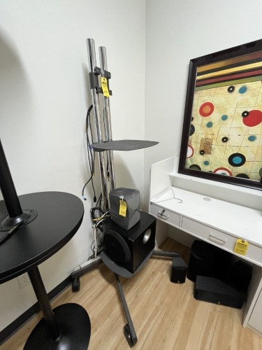 ROLLING MULTI-MEDIA STAND