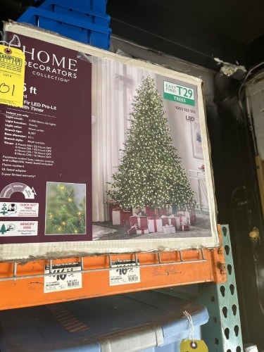 CHRISTMAS TREE IN BOX - 7.5'