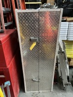DIAMOND PLATE PODIUM IN A BOX
