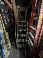 WAREHOUSE LADDER WITH 6 STEPS ON WHEELS