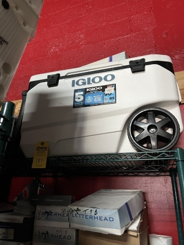 IGLOO COOLER ON WHEELS - 90QT