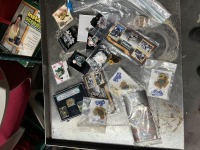 ASSORTED SPORTS MEMORABILIA PINS - MARLINS, METS, WORLD SERIES, ETC