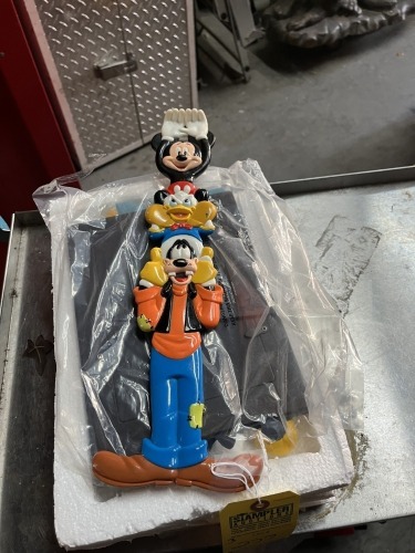 ASSORTED - 1- BACK SCRATCHER / 2- DISNEY PICTURE FRAMES