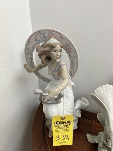 LLADRO FIGURINE - SITTING WOMAN WITH HARP