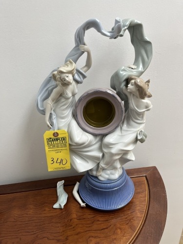 LLADRO FIGURINE - 2 WOMEN (2 BROKEN PIECES)