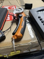 WORX ZIP SNIP WITH CHARGING CORD