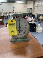Vintage American Family Scale