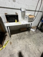 FOLDING TABLE - 4'