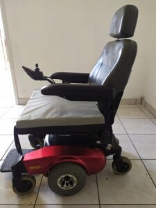 INVACARE PRONTO M51PRB 6-WHEEL POWER CHAIR WITH BUILT-IN CHARGER - RED (300lbs)